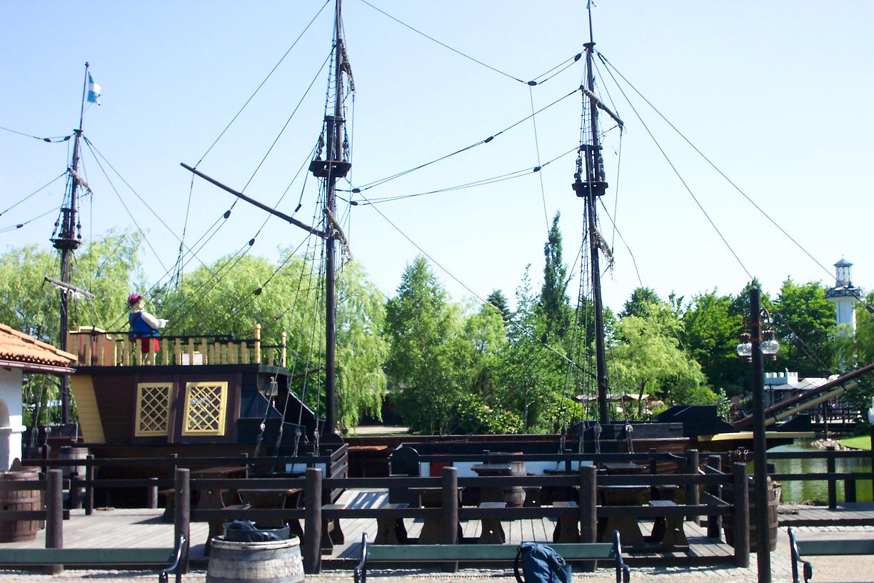 restaurant_ships.jpg