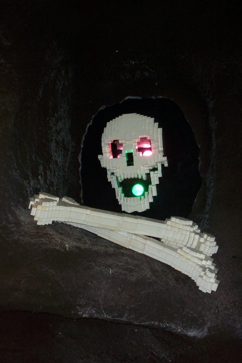 skull_at_cave-entrance.jpg