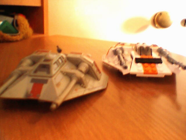 comparison_between_snowspeeders.jpg