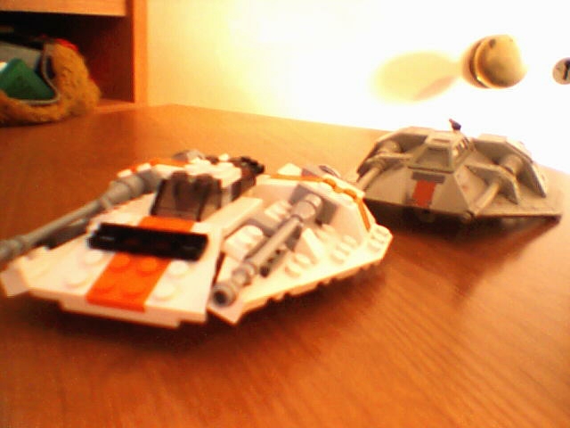 comparison_between_snowspeeders_02.jpg
