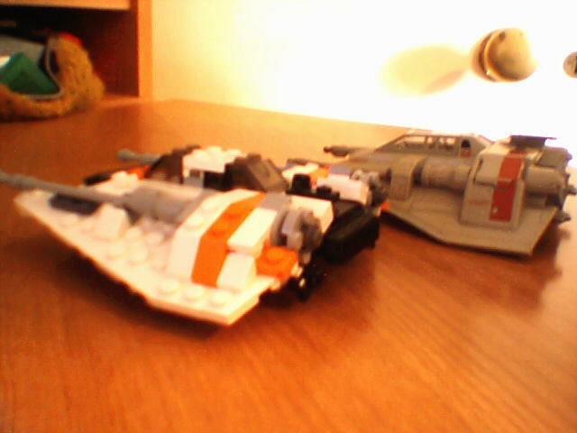 comparison_between_snowspeeders_side.jpg