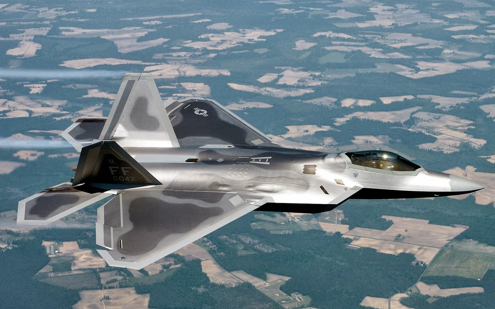 lockheed_martin_f-22_raptor_wallpapers.jpg