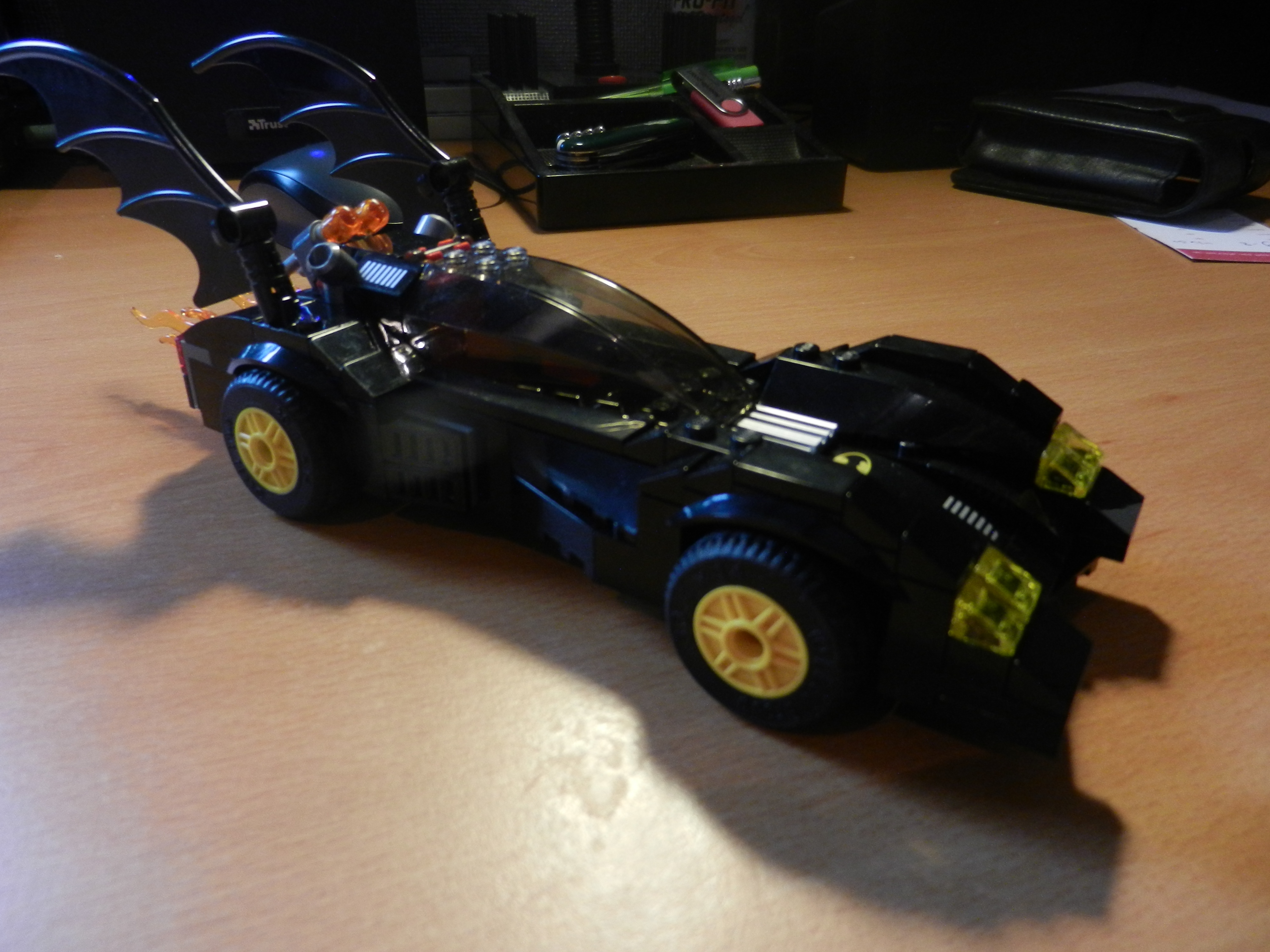 batman_-_batmobile.jpg
