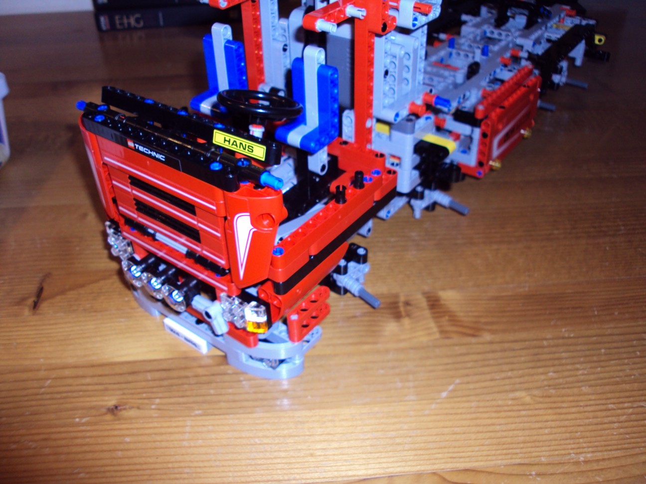 8258086.jpg