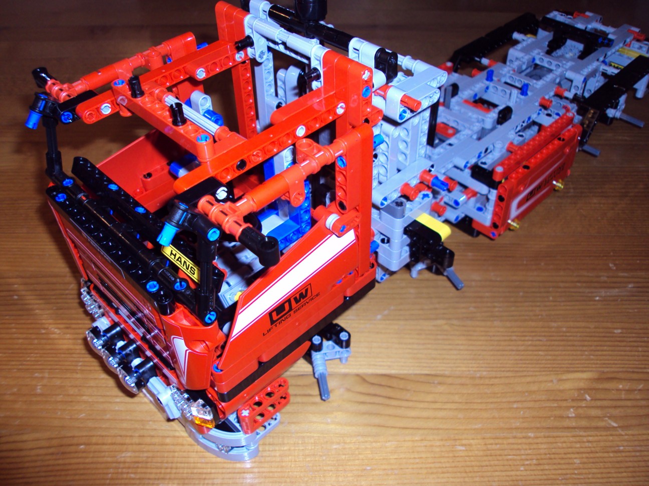8258090.jpg
