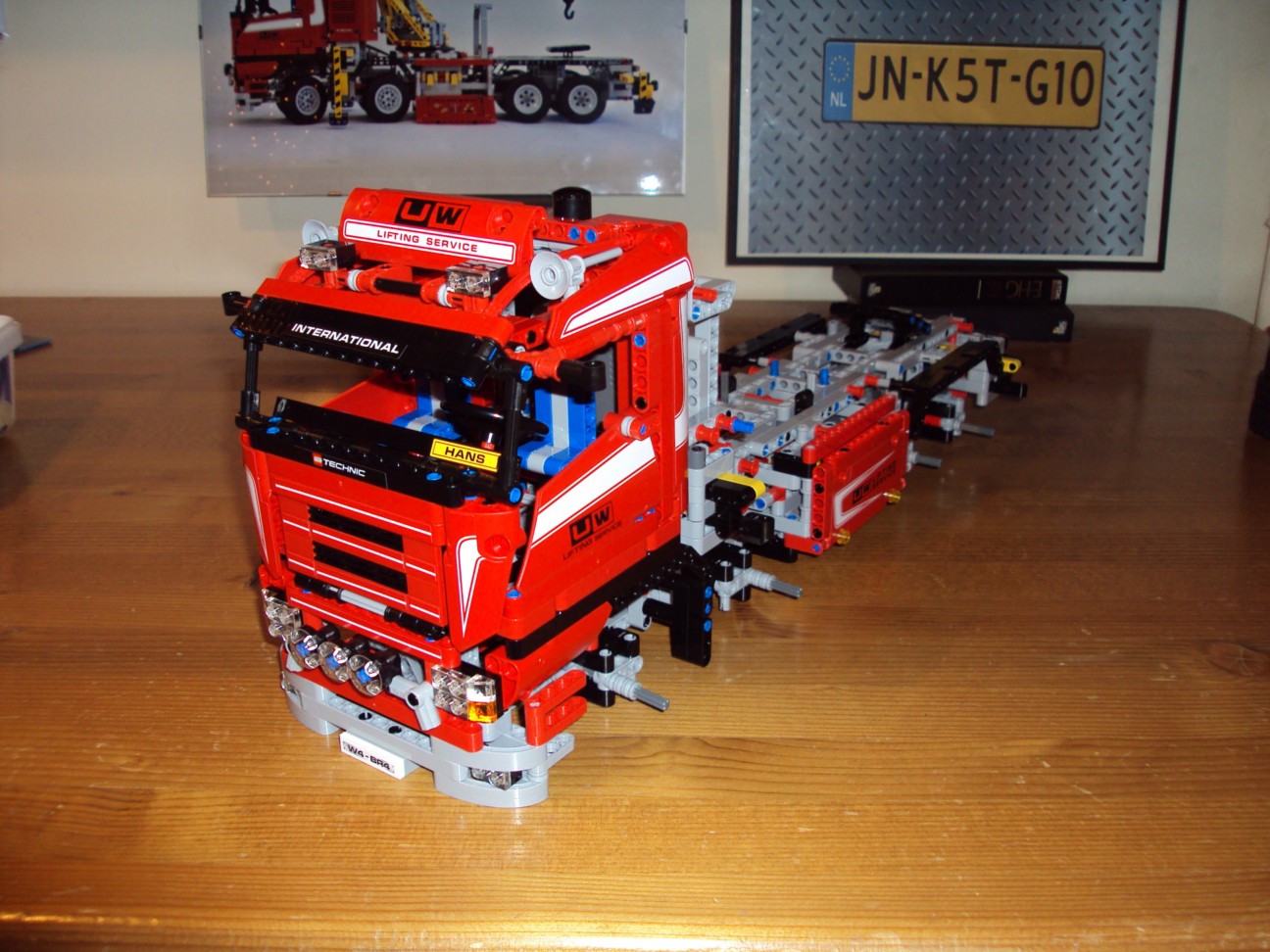 8258094.jpg