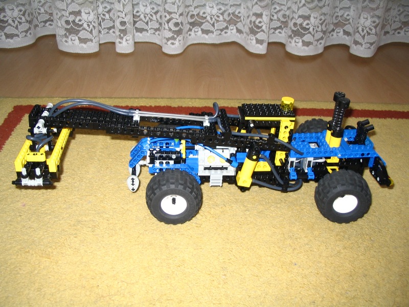reach_stacker_005.jpg