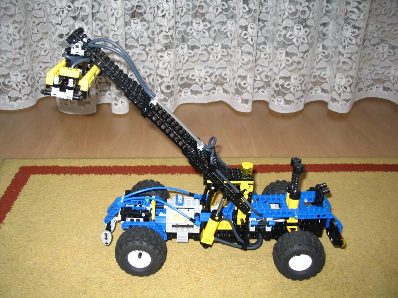 reach_stacker_006.jpg