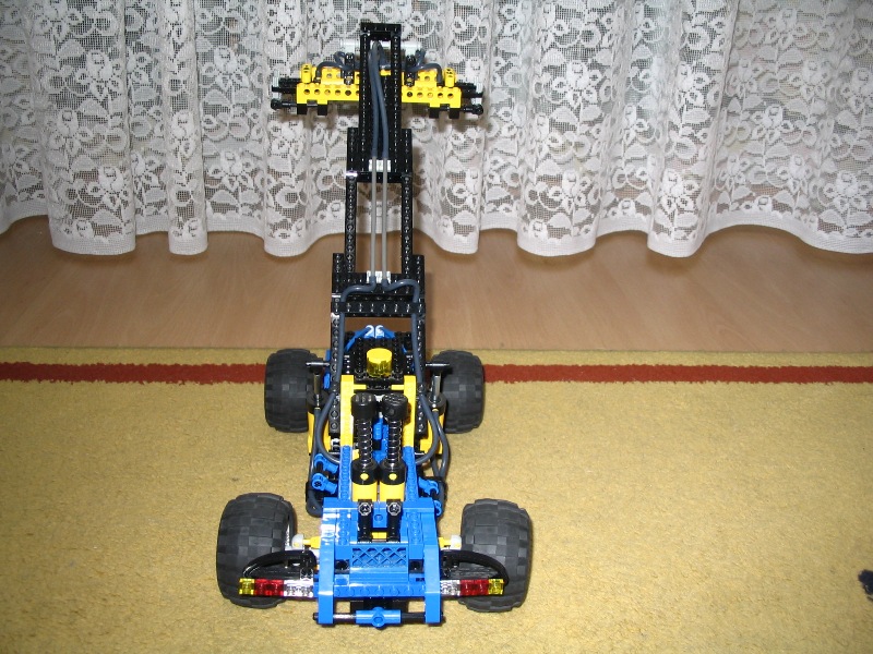 reach_stacker_007.jpg