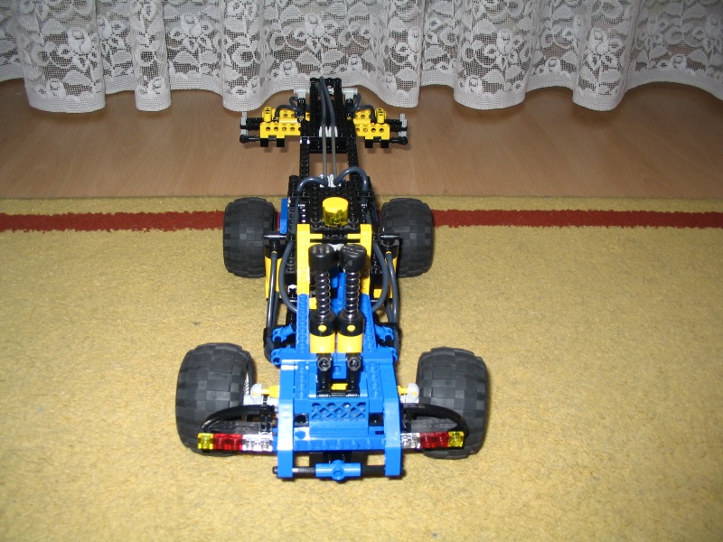 reach_stacker_008.jpg