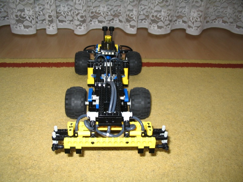 reach_stacker_009.jpg