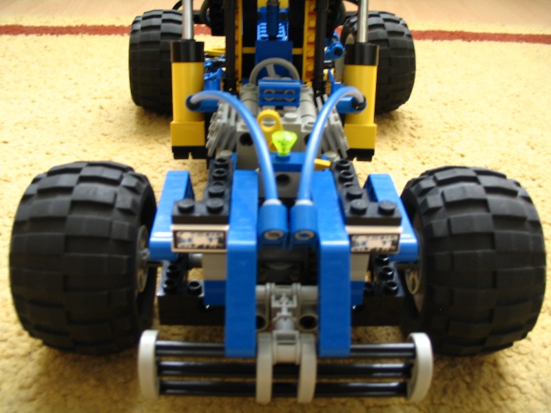 reach_stacker_015.jpg