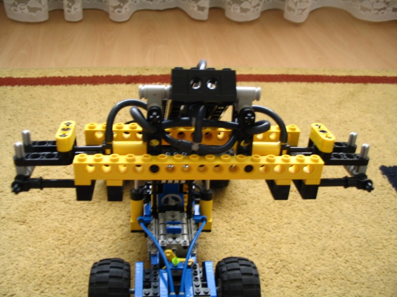 reach_stacker_017.jpg