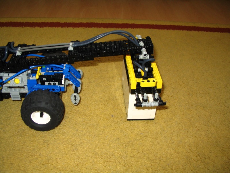 reach_stacker_024.jpg