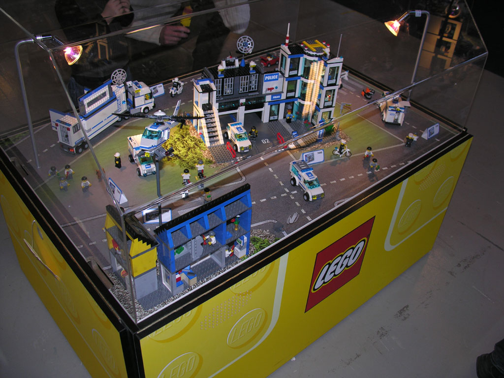 104_lego_city_new_police_sets.jpg