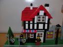 07_house_front.jpg