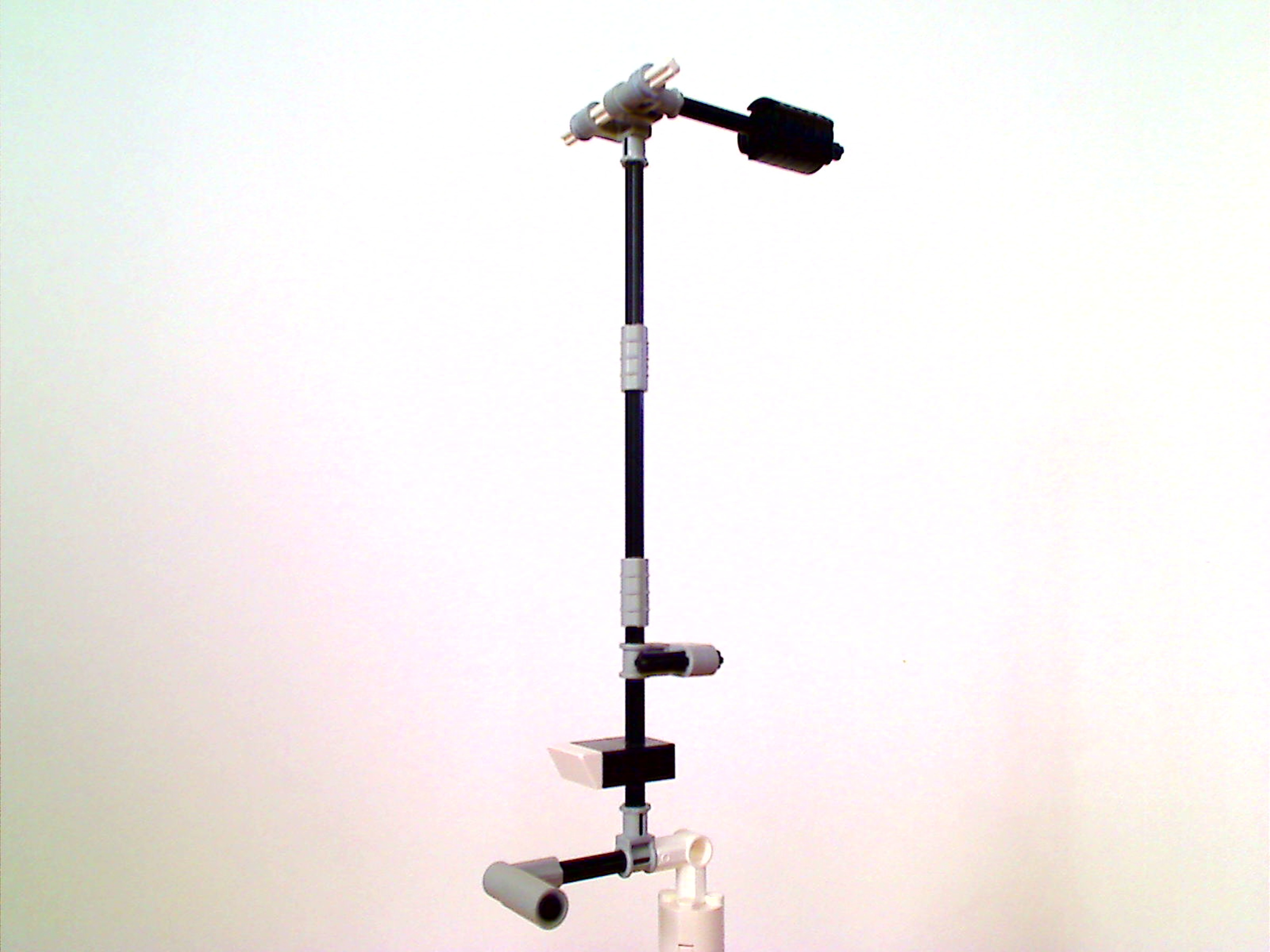 07_clock_v2_neutral_arm.jpg