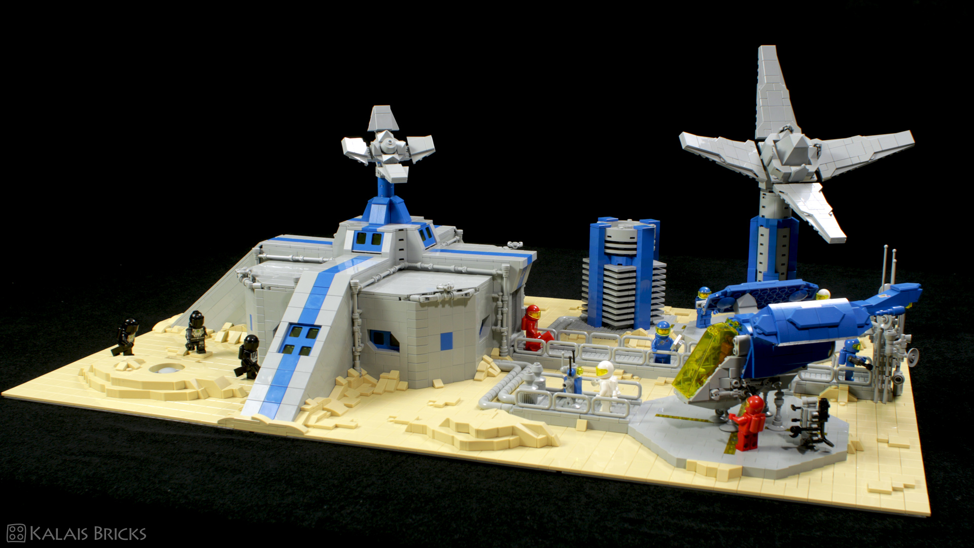 LEGO-Classic-Space-Base-Com-Sat-MOC-01.jpg