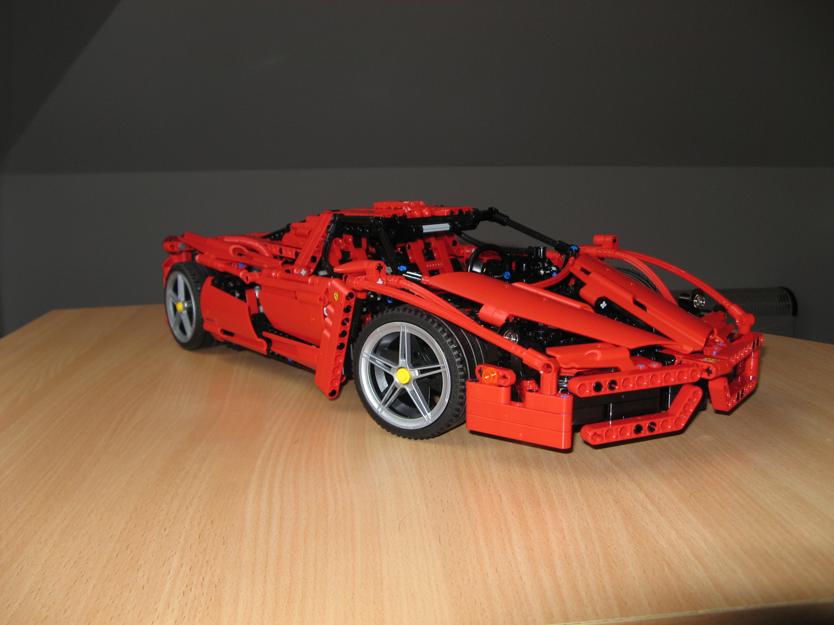 enzo_ferrari_8653.jpg