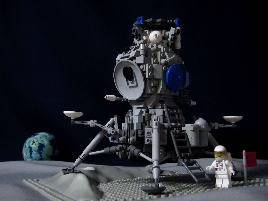 lk-moonlander-02-06-moonwalk.jpg