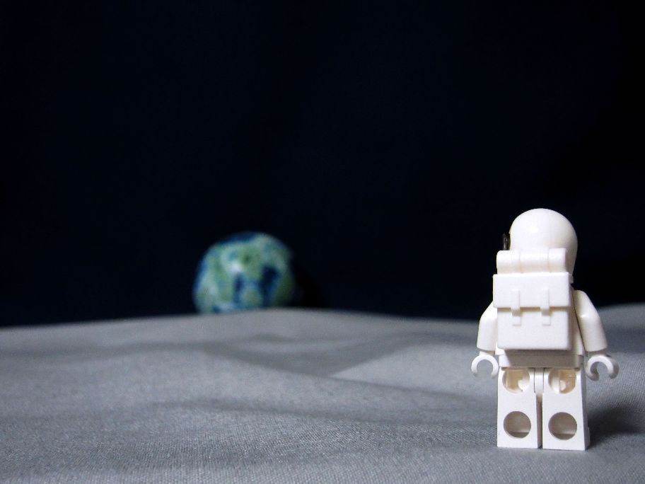 lk-moonlander-02-07-moonwalk.jpg