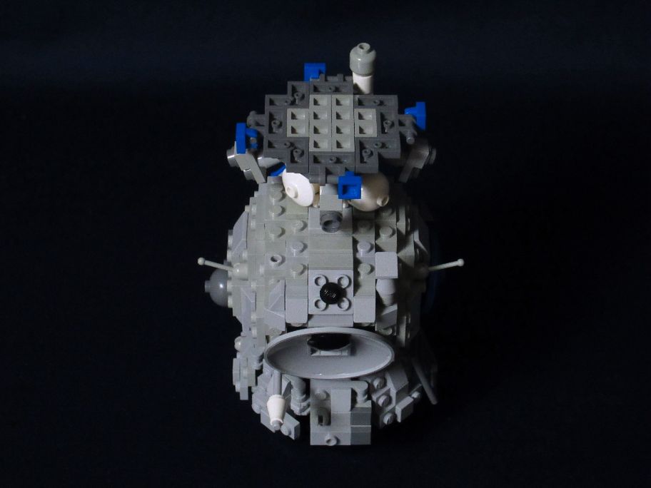 lk-moonlander-05-02-details-dockingport.jpg