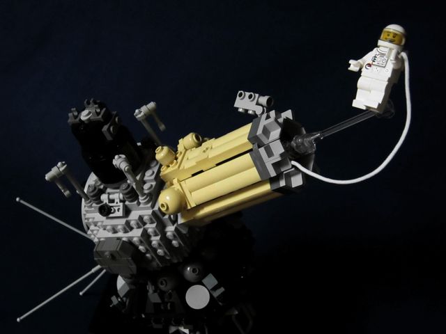 voskhod-spaceship-03-03-eva.jpg