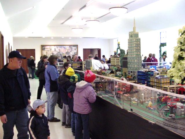 crowd2.jpg