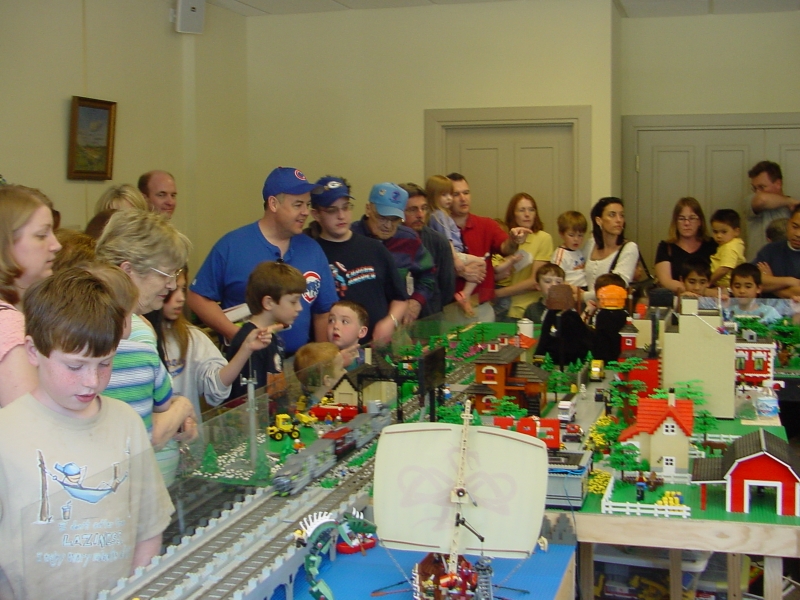 crowd3.jpg