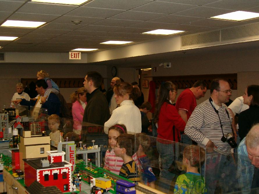 crowd2.jpg