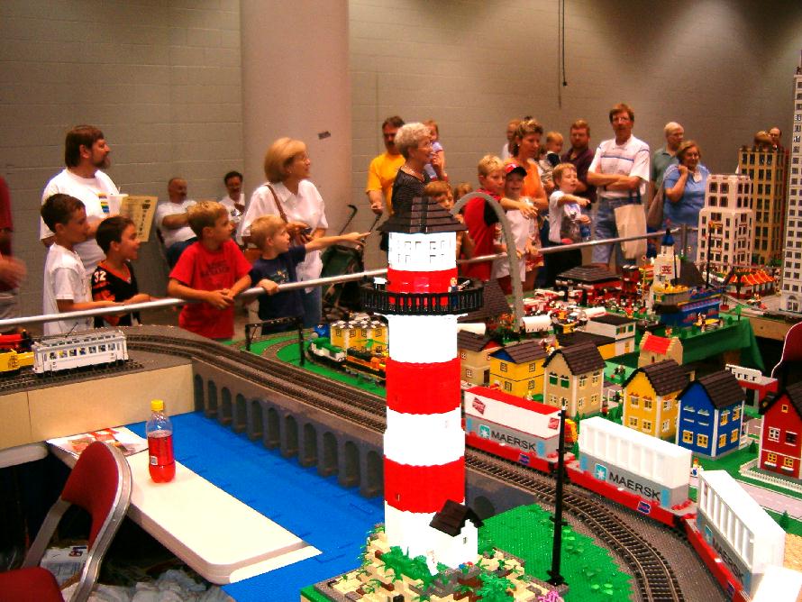 crowd2.jpg