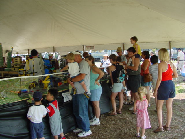 crowd2.jpg
