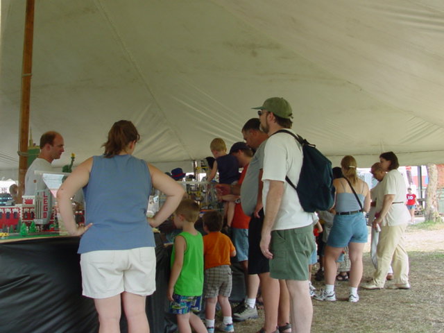 crowd3.jpg