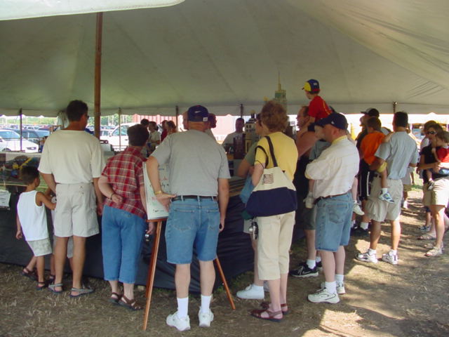 crowd2.jpg