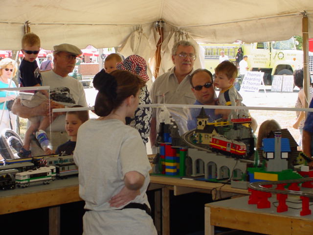 crowd2.jpg