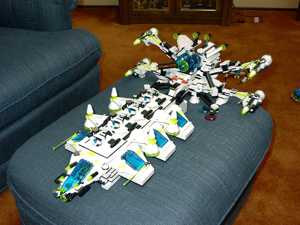explorien_command_ship.jpg