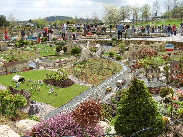 miniland32.jpg