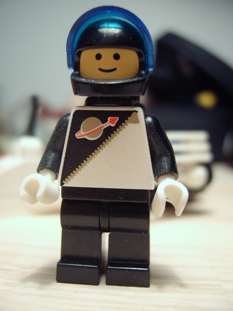 futuron_black.jpg