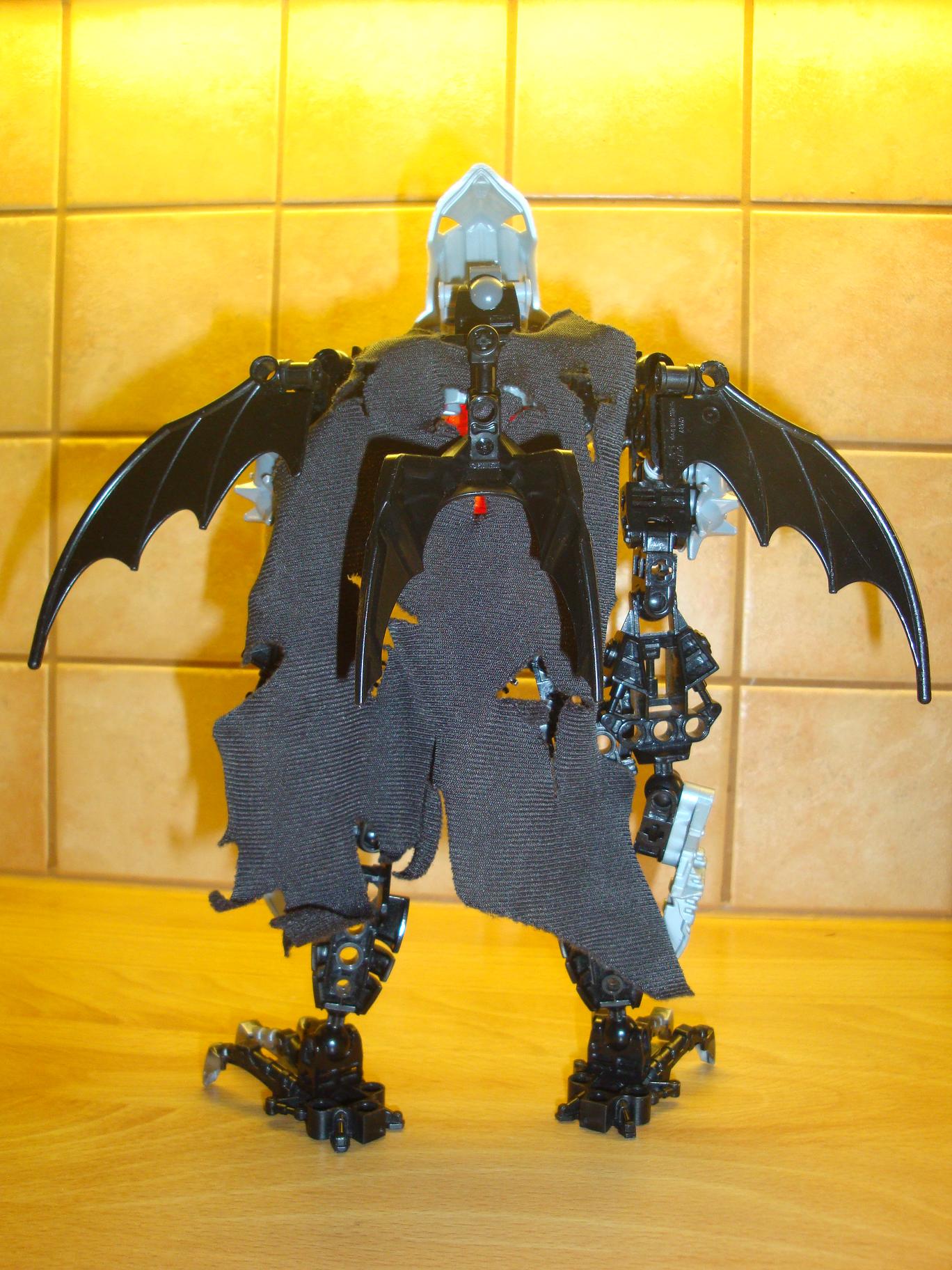 makuta_back.jpg