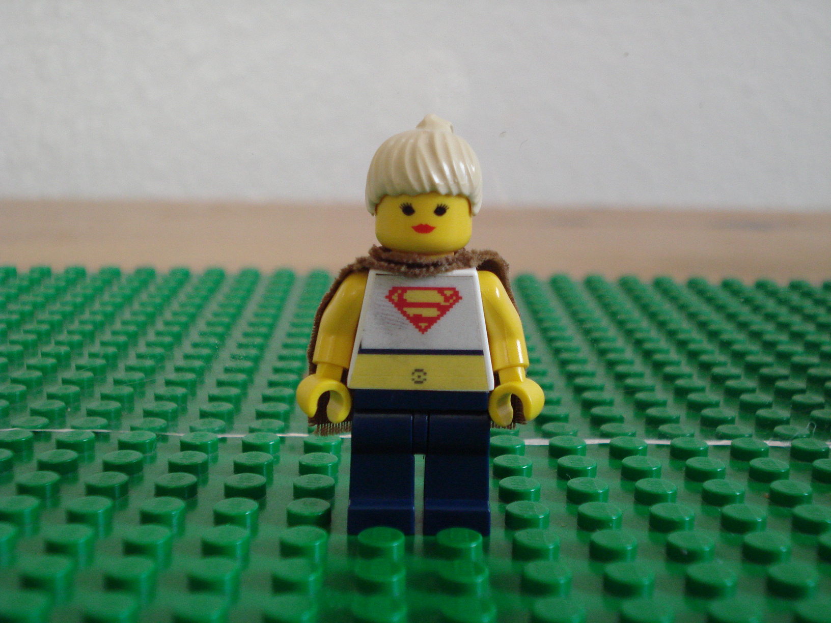 supergirlminifig_004.jpg