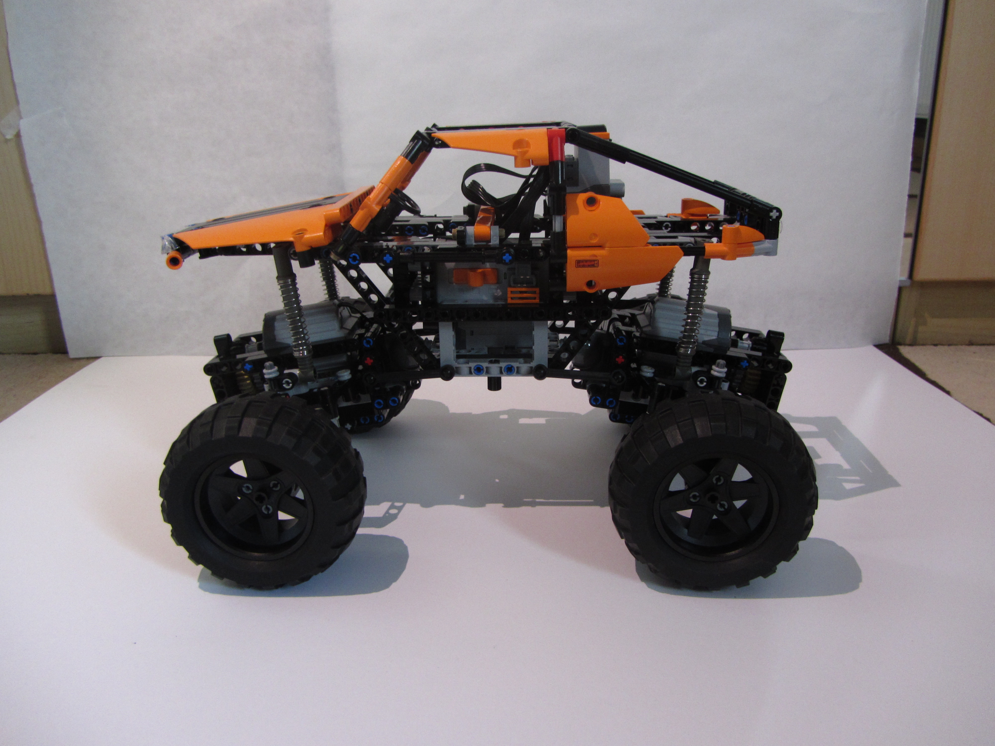 lego_technic_rock_crawler_001.jpg