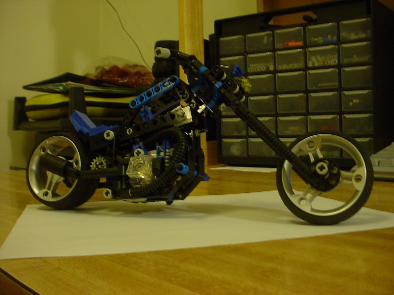 blue_motorcycle__chopper_2.jpg