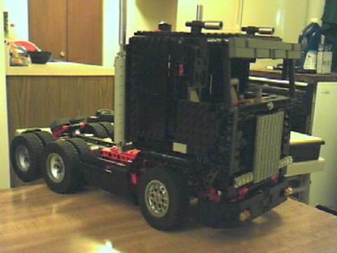 black_semi_tractor_2.jpg