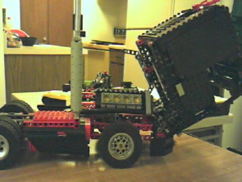 black_semi_tractor_4.jpg
