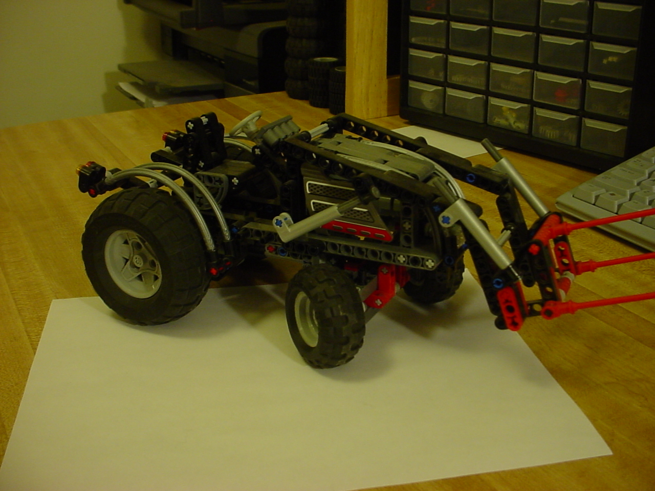 tractor_with_forks_4.jpg
