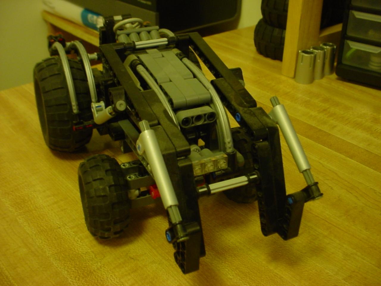tractor_with_no_attachment_2.jpg