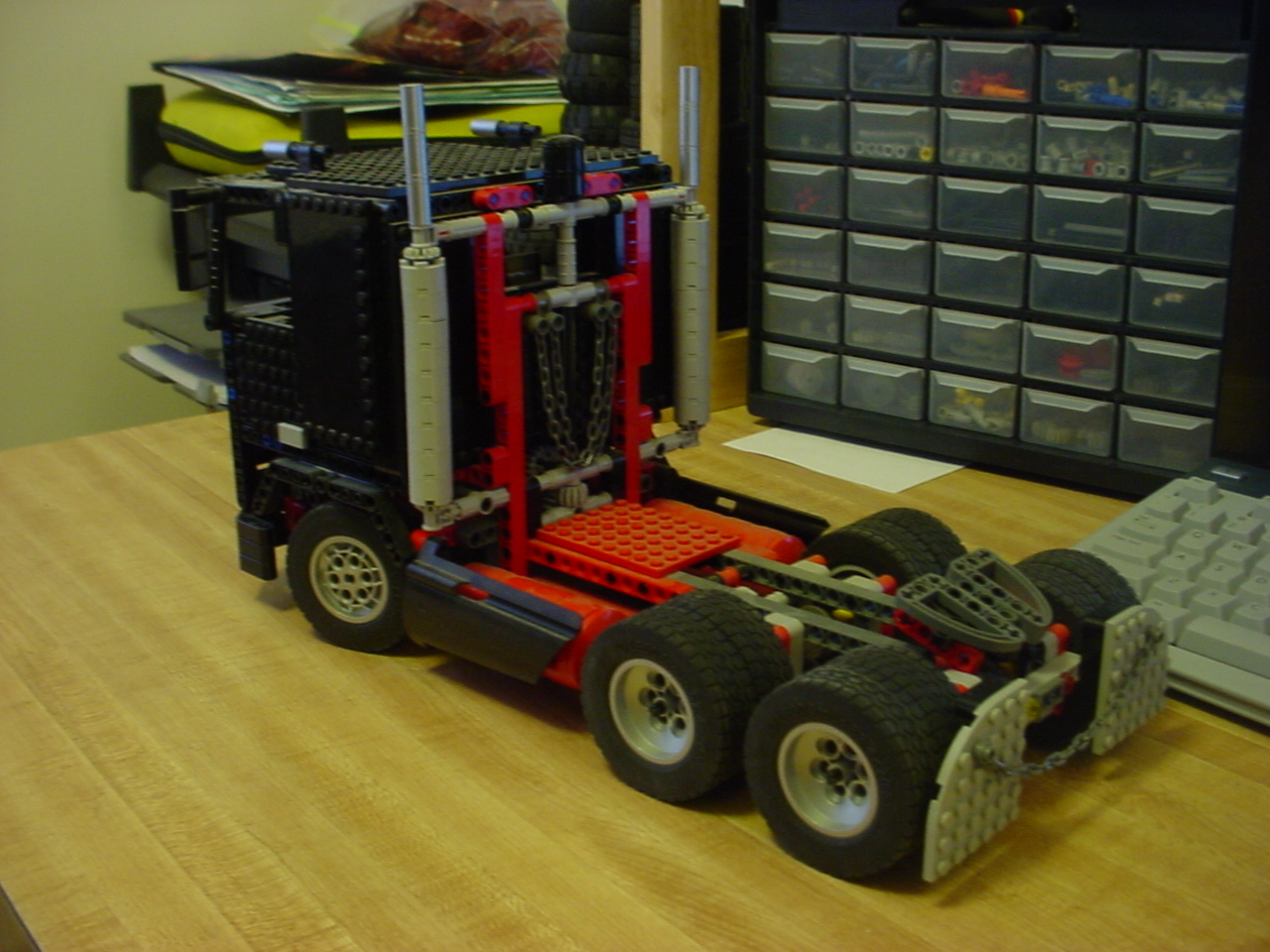 8285_semi_tractor_truck3.jpg
