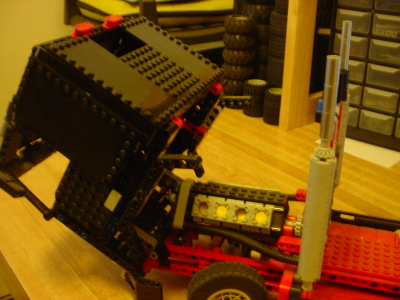 8285_semi_tractor_truck4.jpg