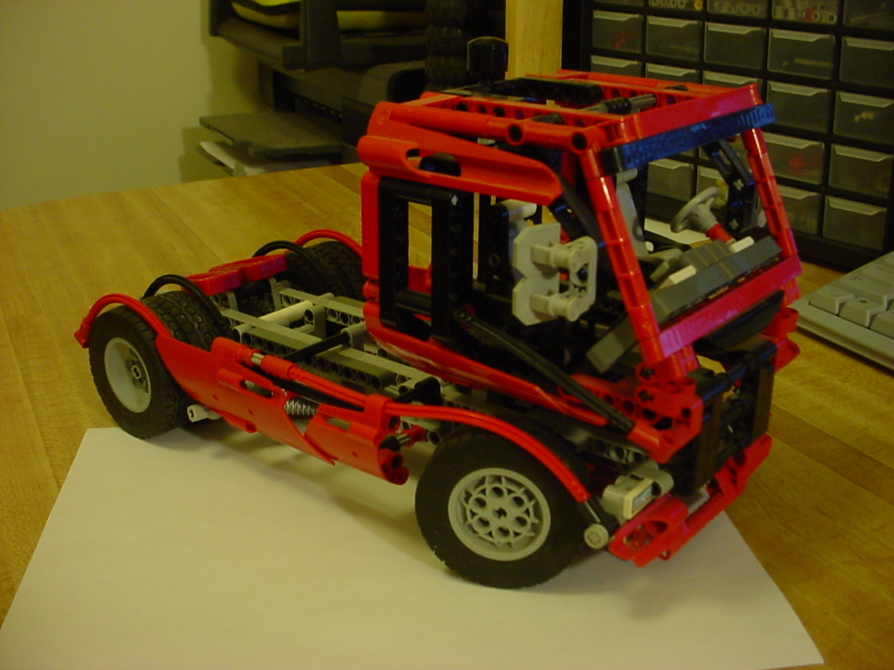 european_style_race_truck__semi_tractor.jpg