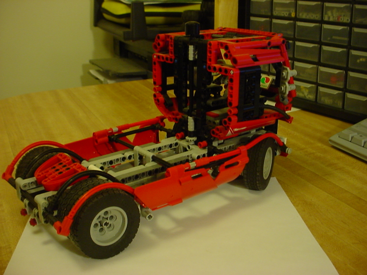 european_style_race_truck__semi_tractor2.jpg